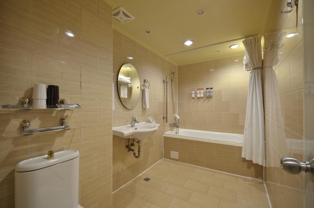 גאושיונג Goodness Hotel מראה חיצוני תמונה